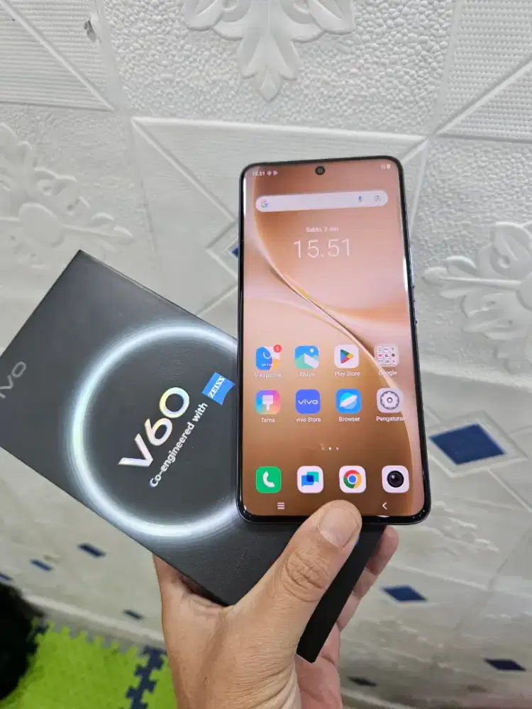 Vivo V60 12/256 jaringan 5G kondisi like New tanpa minus