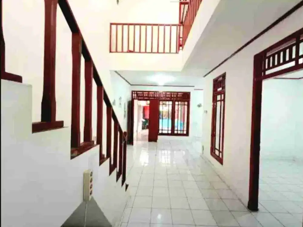 RUMAH JALAN UTAMA 2 LANTAI, AREA KOMERSIL, CCK UTK KANTOR/USAHA, SARIJADI.