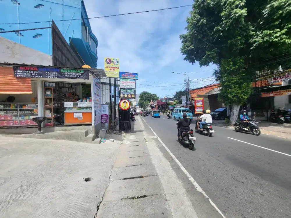 Disewakan Kios Paling Depan +Dapat Kanopi luas + Parkir luas yang luas