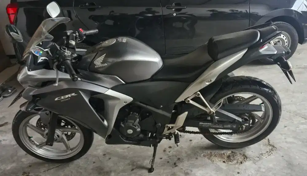 CBR 250R CBU Seperti Baru Kilometer rendah