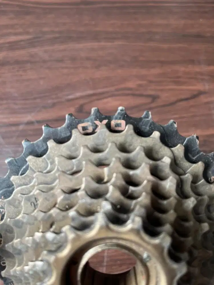 Sprocket OXO 7 Speed Ulir / Drat 13-32T Brown