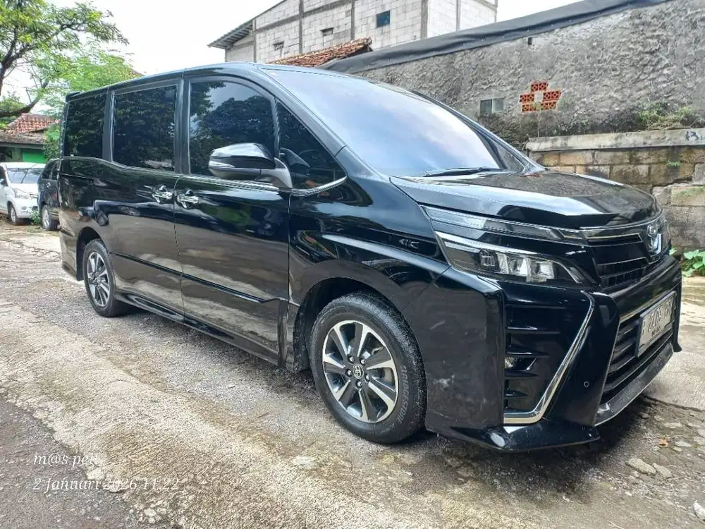 Toyota Voxy Matic 2020 Termurah