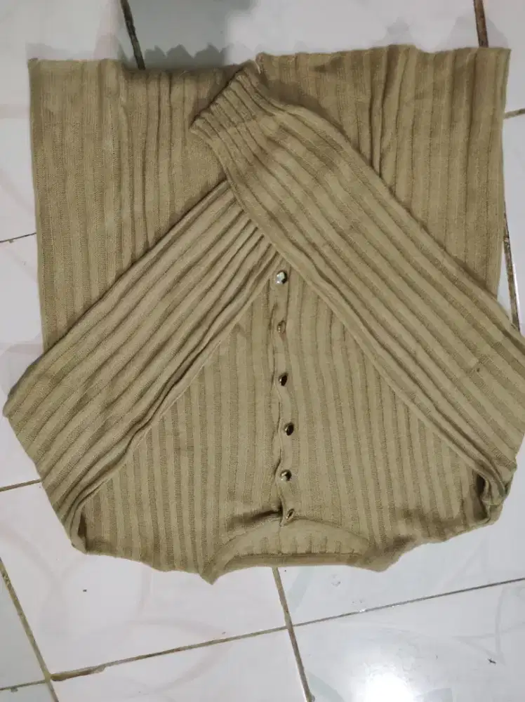 Cardigan rajut  cream wanita lucu