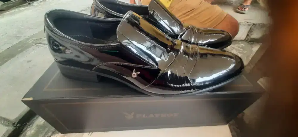 Sepatu PLAYBOY (LIKE NEW) + dus.