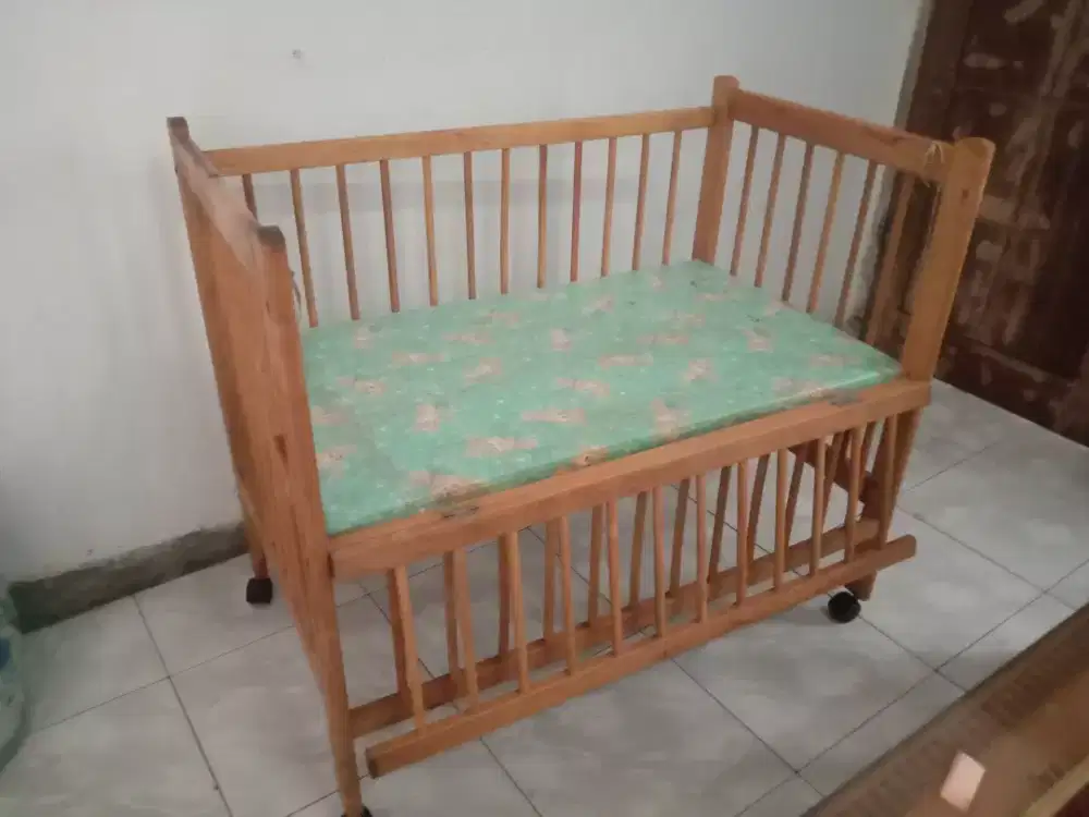 Box Bayi dari Kayu