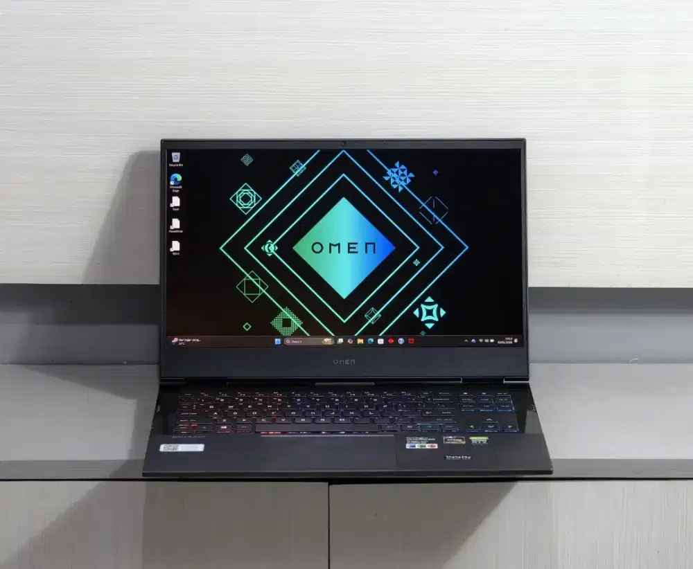 LAPTOP GAMING OMEN by HP 16-C0092AX R7-5800H RTX 3070 100% sRGB