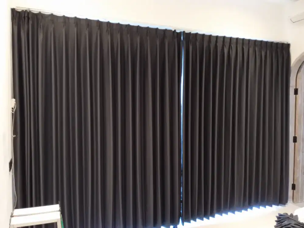 Jasa interior pemasangan wallpaper vinil panel pvc