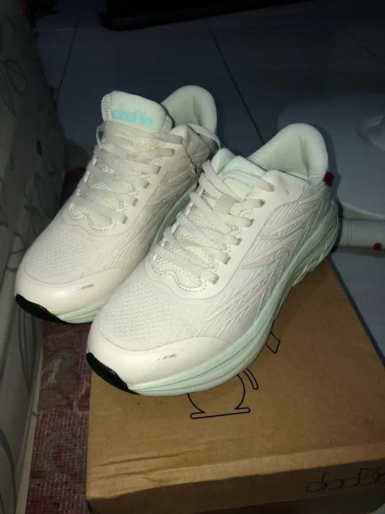 DIADORA WOMEN SHOES SIZE 37 NEW