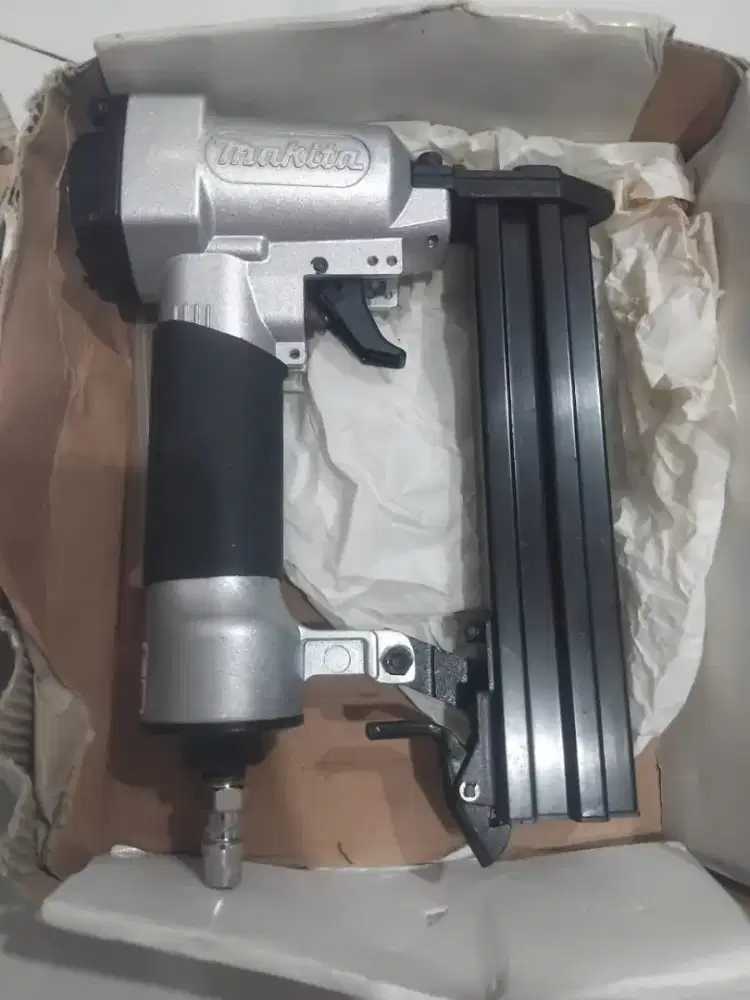 Air nailer makita