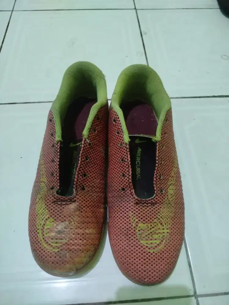 Sepatu Futsal Pria Size 42 Kondisi Bagus