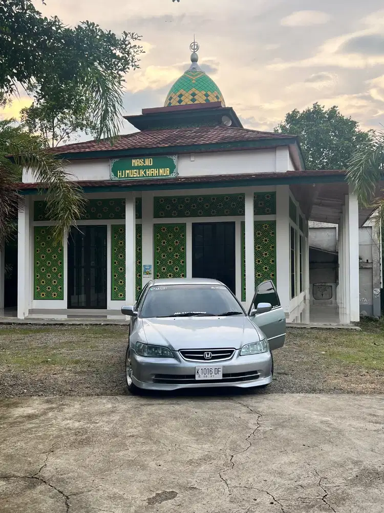 Mobil balap tenaga membahana