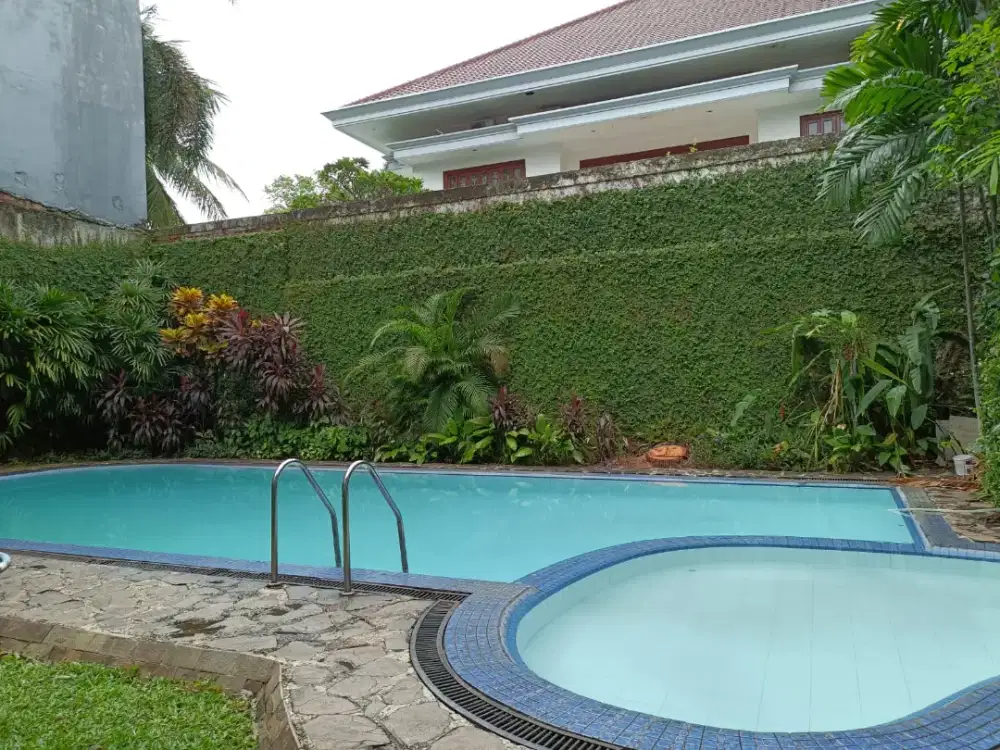 Jual Cepat Rumah 2 Lt Lokasi Elite
Menteng Jakrta Pusat