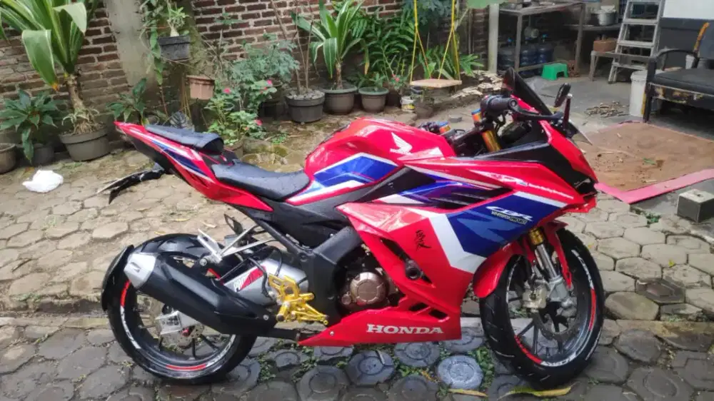 CBR 150R 2021 tricolor