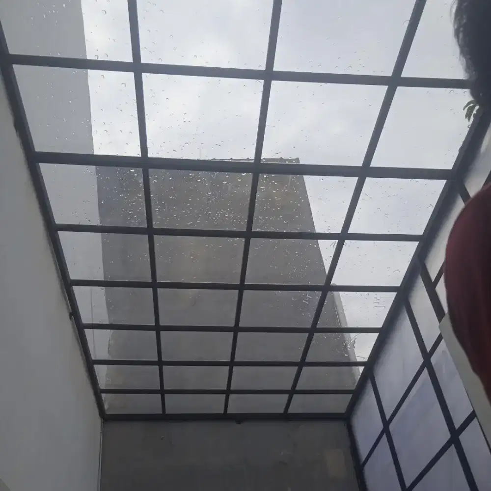 Kanopi kaca minimalis