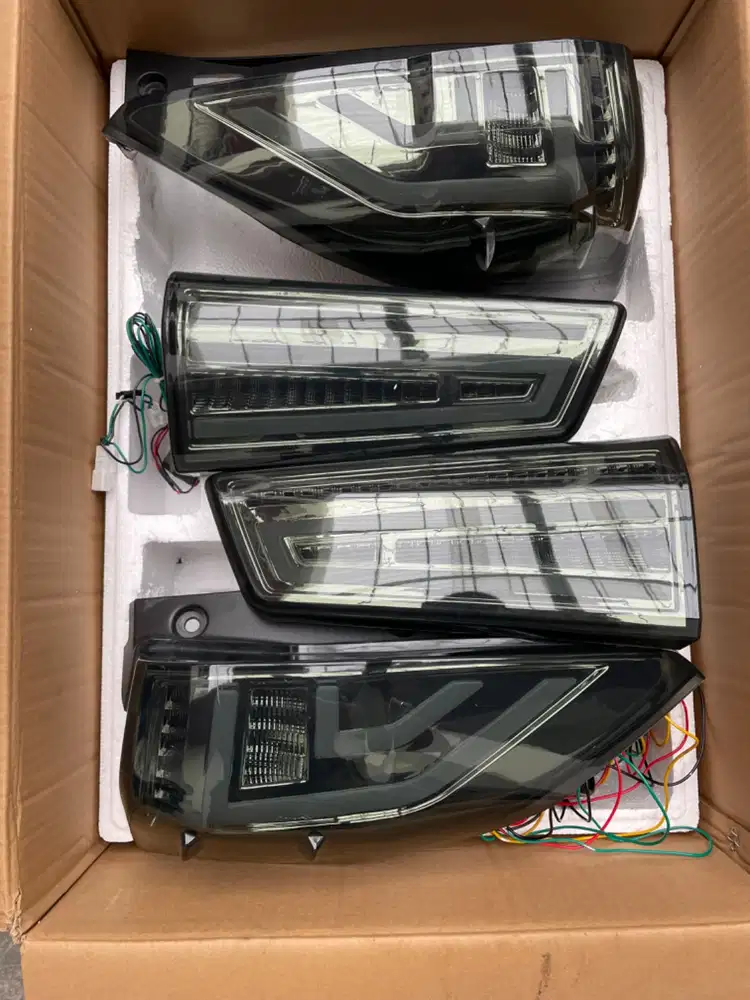 LAMPU BELAKANG DRL SMOKE INNOVA REBORN