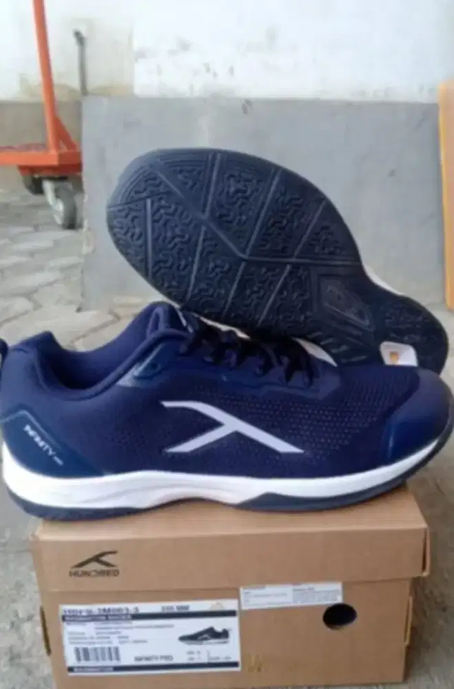 Sepatu hundret badmintob