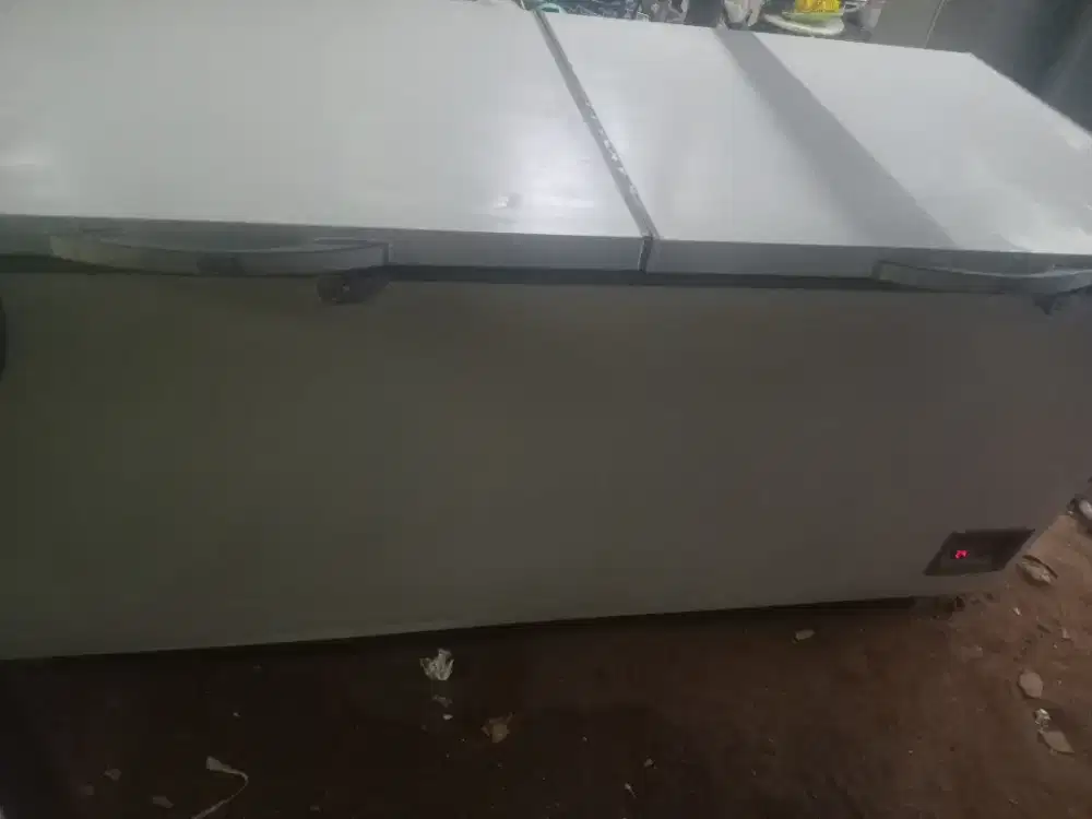 Di jual frizer box GEA 2 pintu kapasitas 865 liter,normal siap pakai
