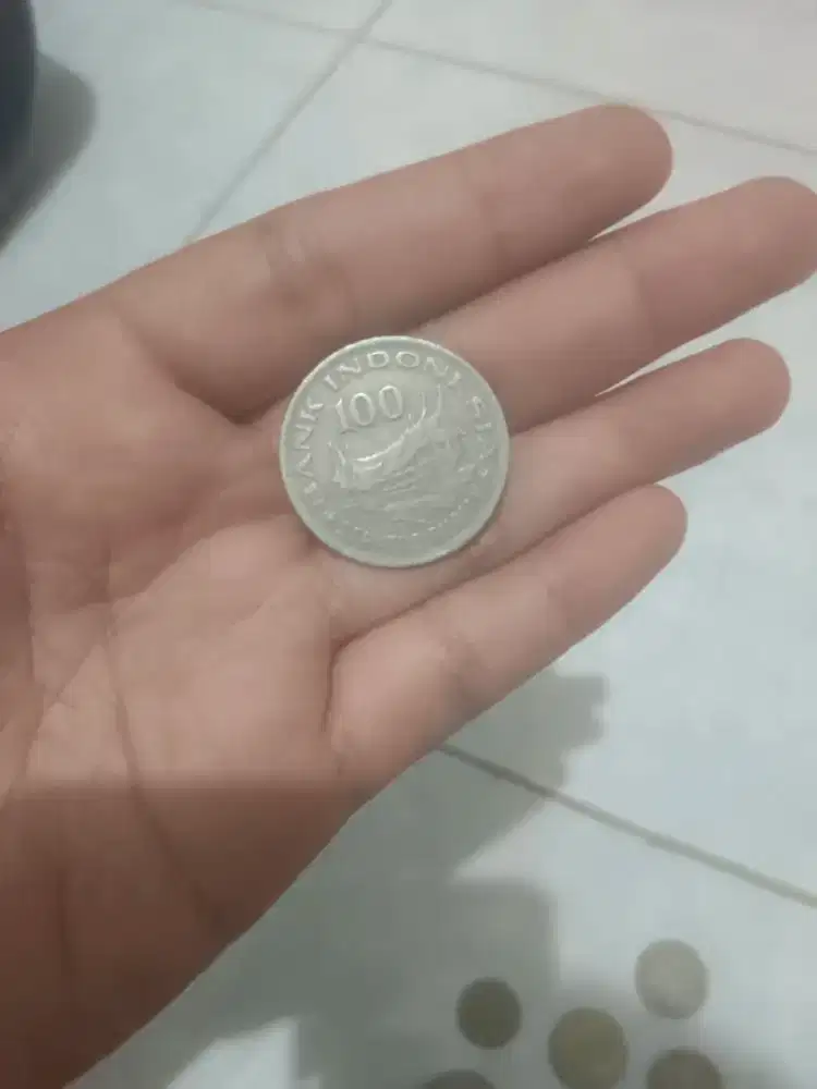 Koin logam 100 perak tahun 1978