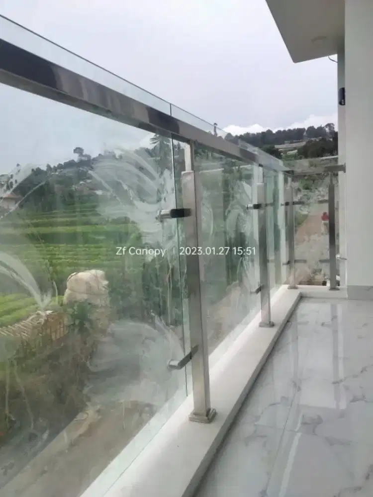 Kusen aluminium dan kaca