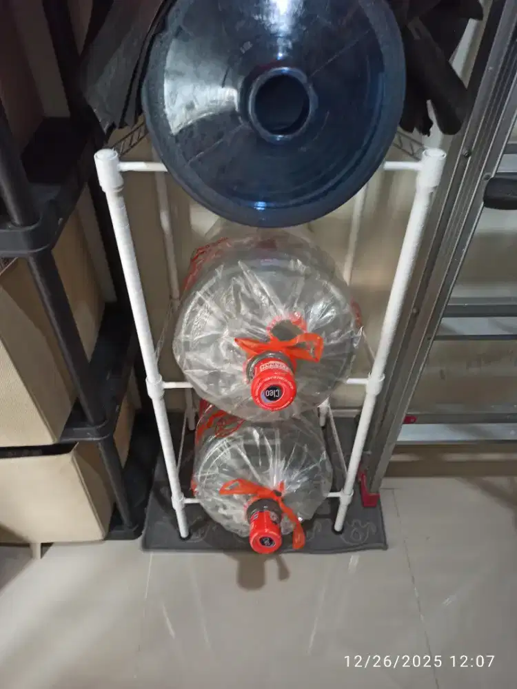 Dijual rak galon 3 tingkat + air galon