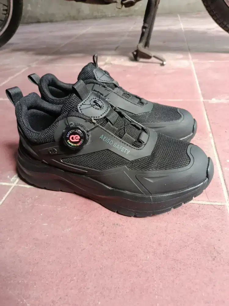 Sepatu sporty safety uk 40
