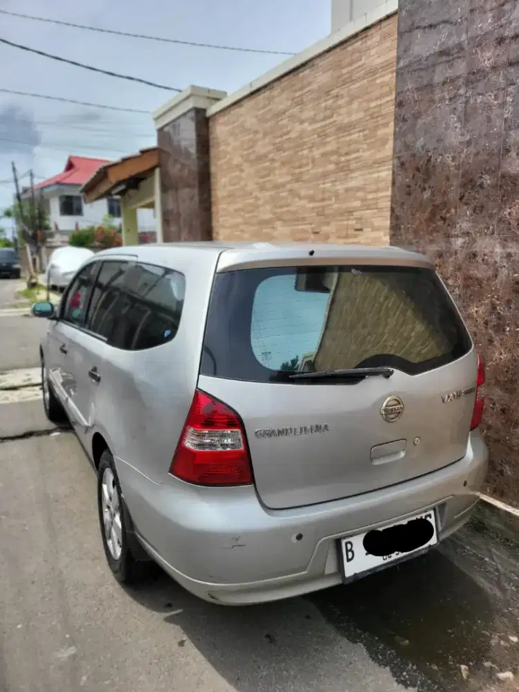 Nissan Grand Livina XV 2010 Automatic Pribadi Istimewa