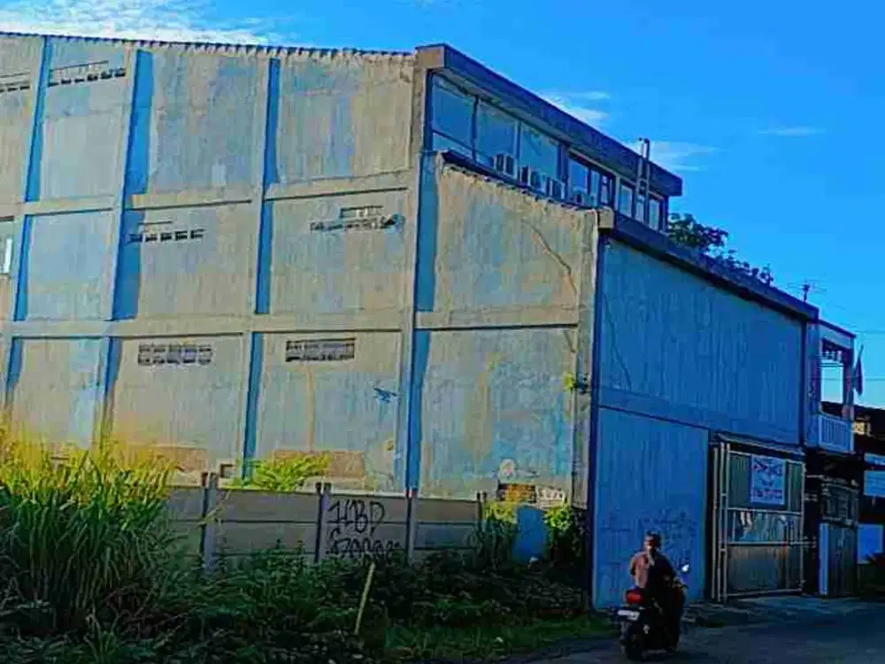 Tempat Usaha / Kantor 4 Lt sekaligus Hunian di Tapos Cimanggis Depok.