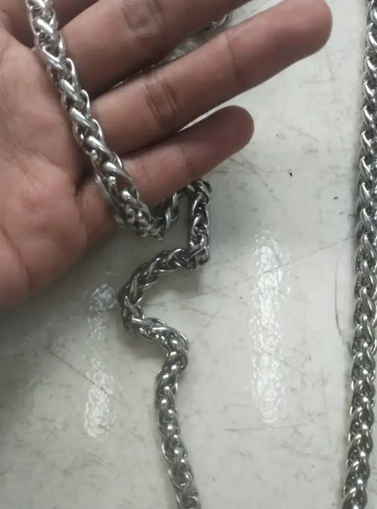 Kalung Titanium