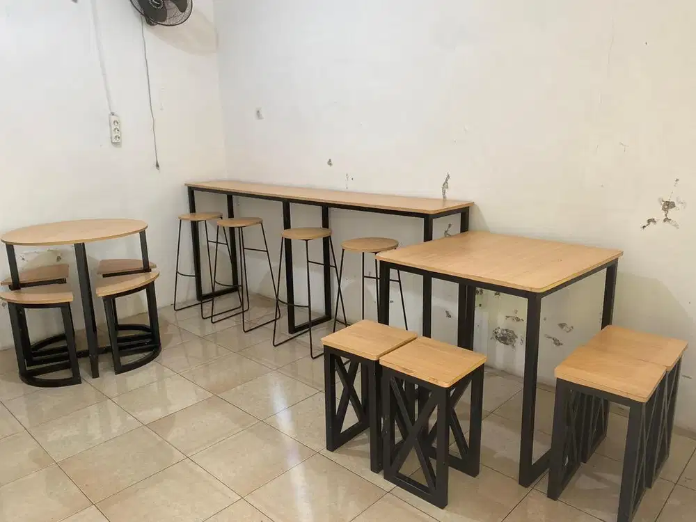 Dijual Set Meja & Kursi/Bangku Cafe Kondisi Baru (Belum Pernah Dipakai