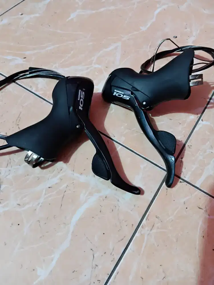Brifter shimano 105 2 x 10 speed