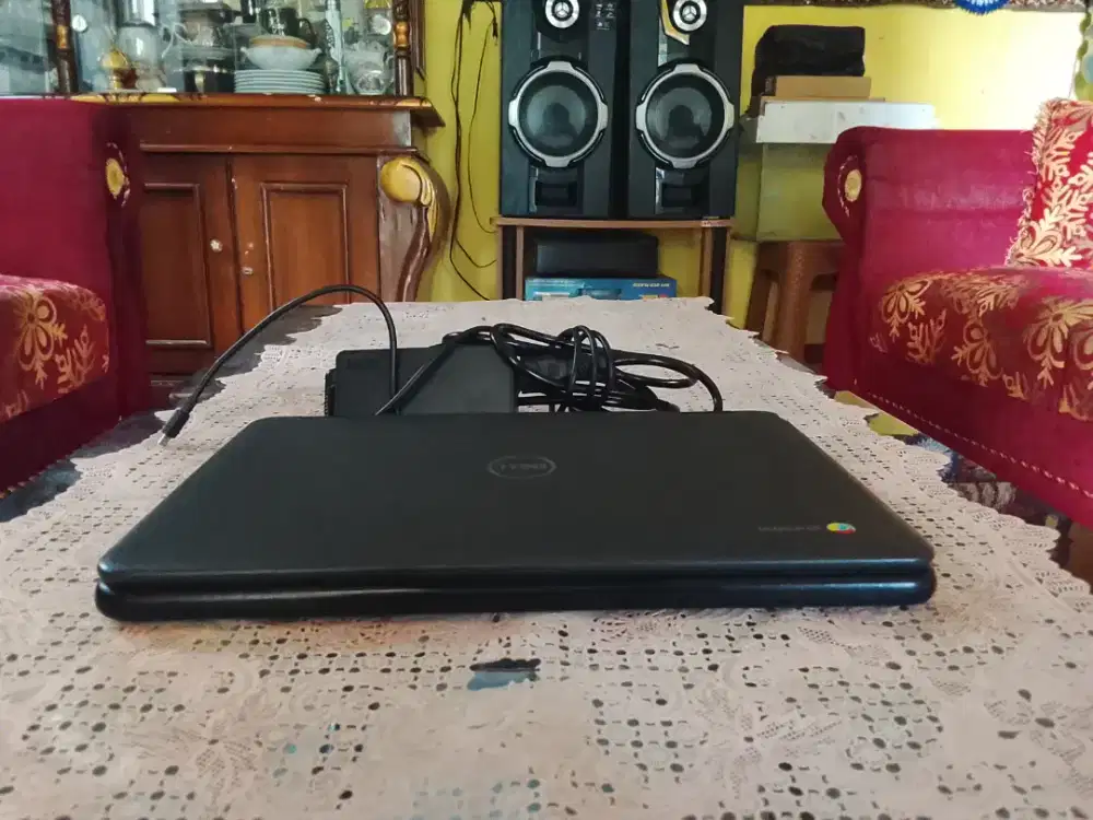 Crhomebook dell slim 2in1 thoucsreen ram4/32 OS Android 13 siap pakai