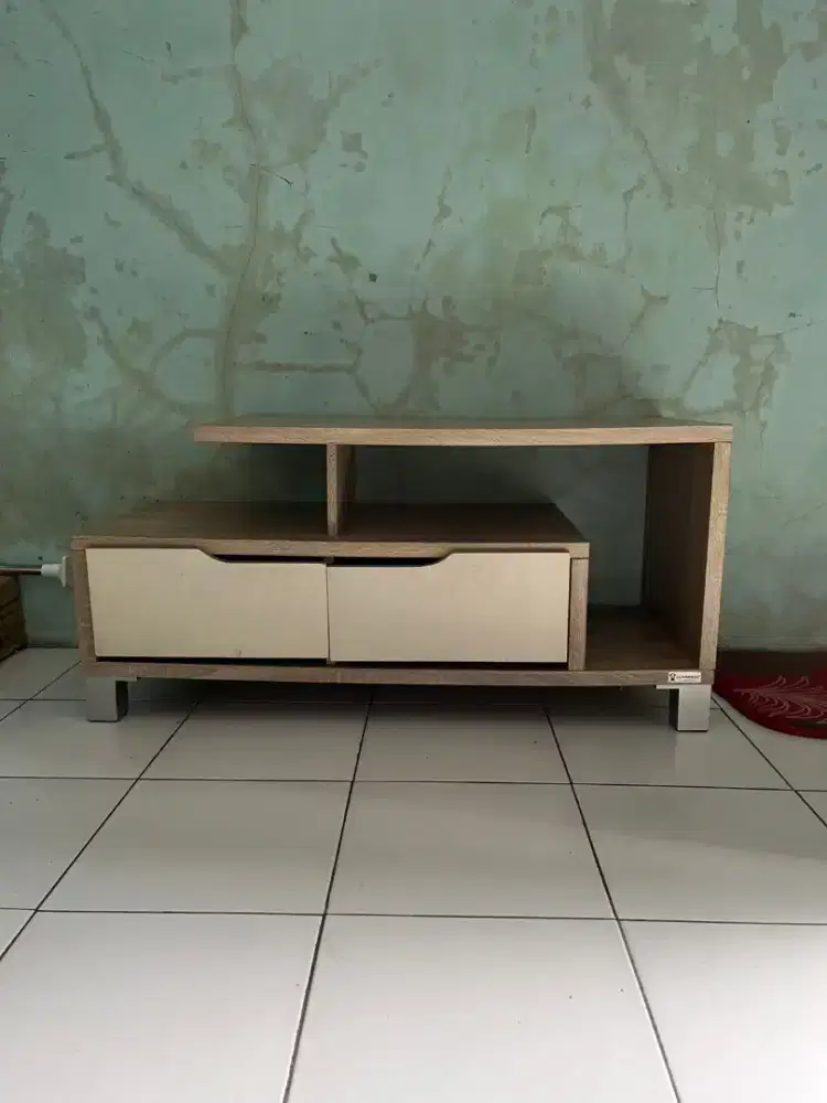 Meja tv .masih bagus