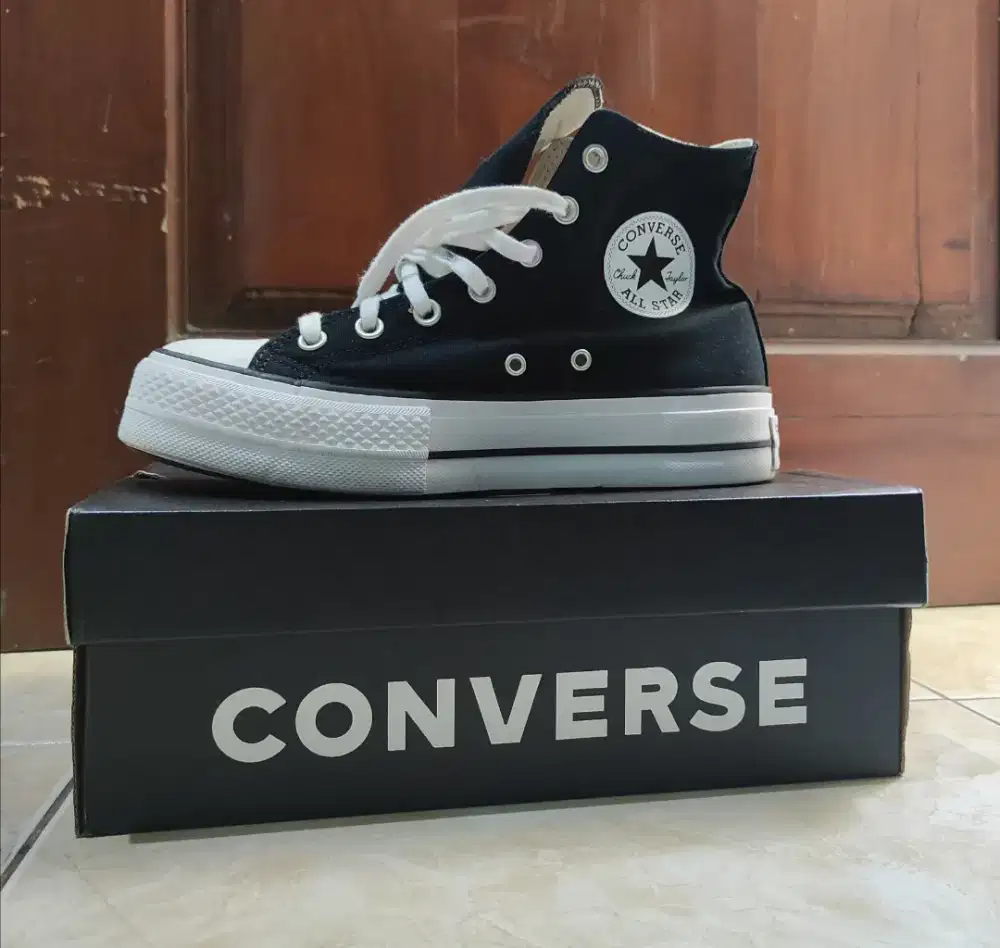 sepatu converse size 39