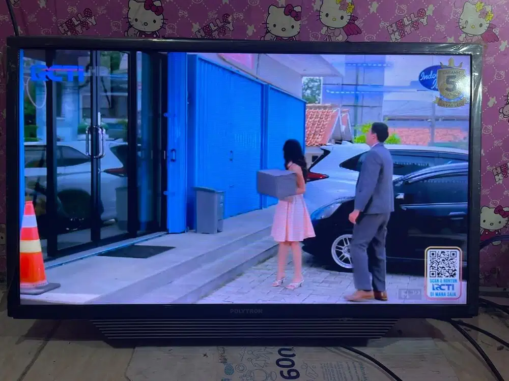 Tv led 32in merk polytron analog normal