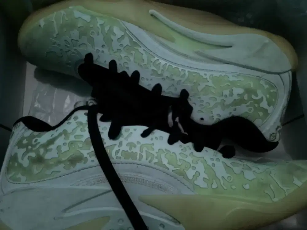 Sepatu basket Jordan Zion 3 PF Barely Volt DR0676-110 bekas