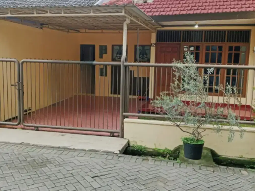 DISEWAKAN TAHUNAN  RUMAH SIAP HUNI 1 LANTAI DI KEBRAON - WIYUNG