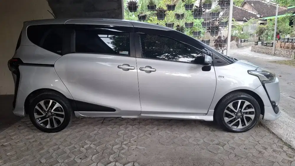 Sienta Q 1.5 AT (CVT), Electric Sliding Door (Kanan & Kiri)