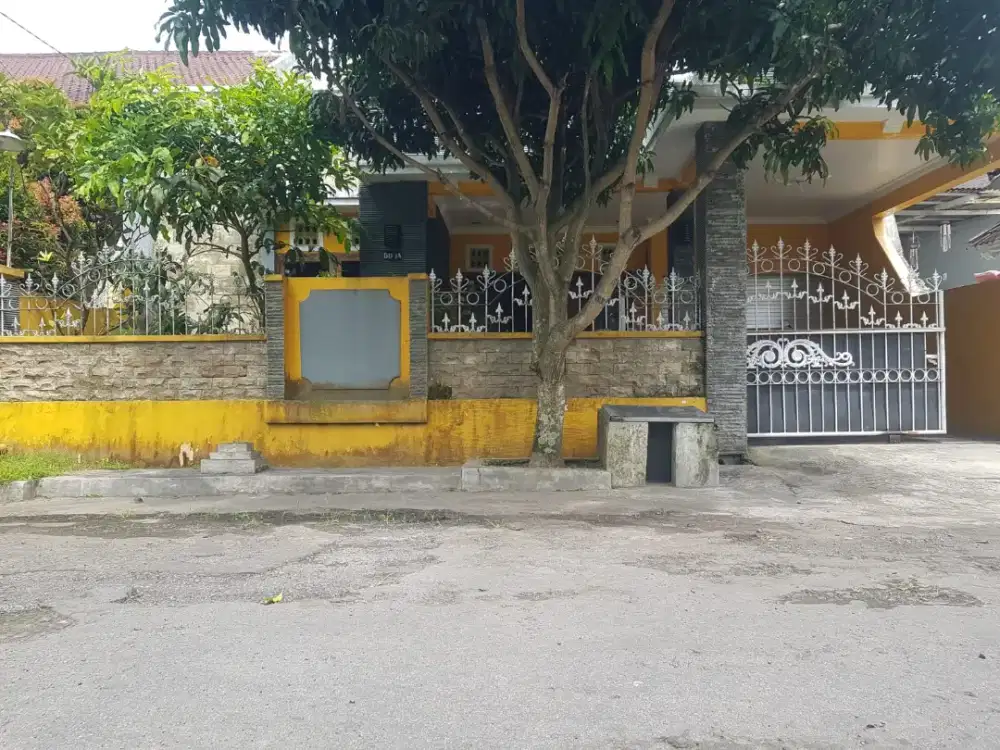 Dijual Rumah 200m² SHM Lokasi Strategis