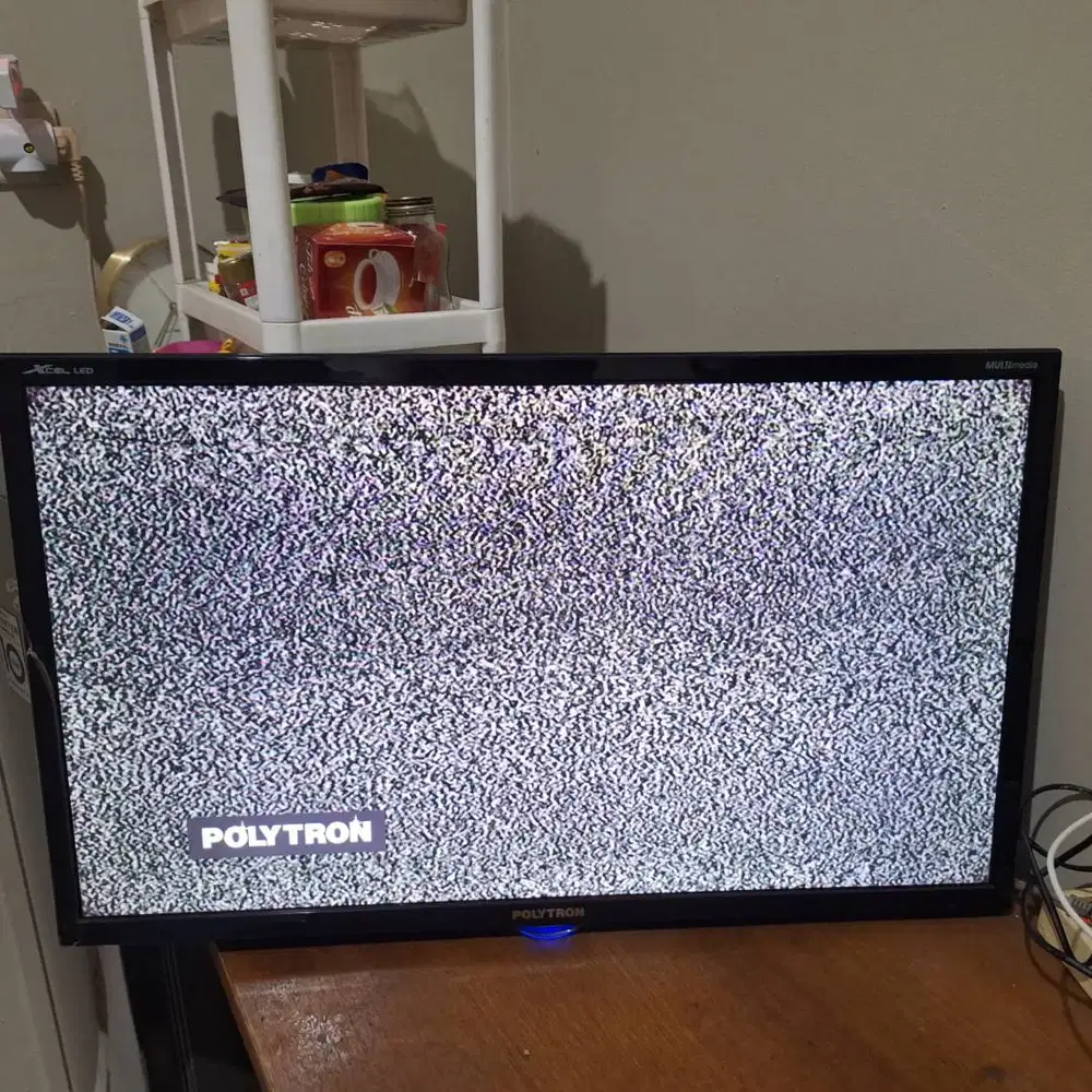 DIJUAL LED TV POLYTRON 32 SUDAH SAMA BRACKETS