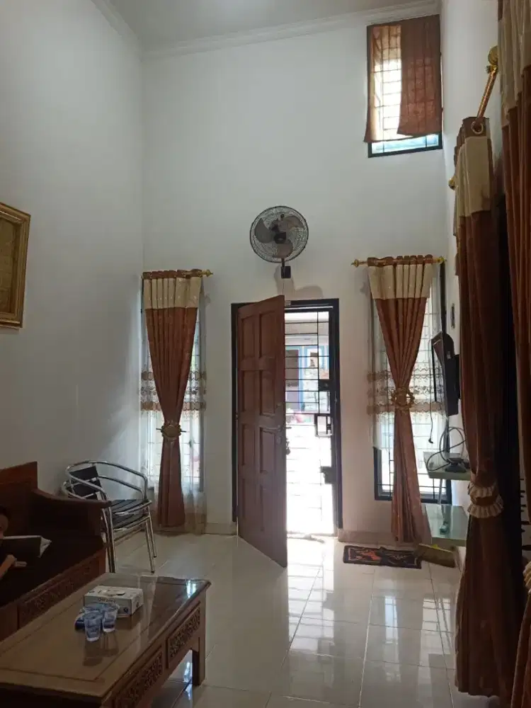 Disewakan rumah beserta isi