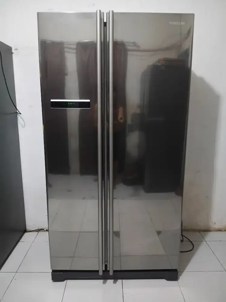 Dijual kulkas side by side samsung masih normal