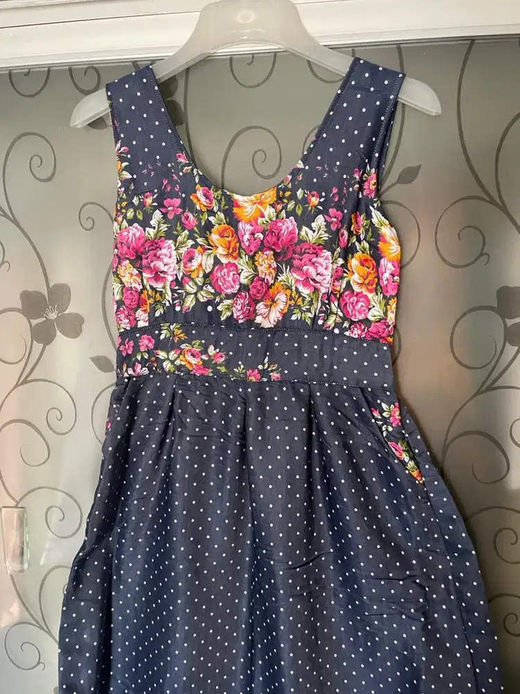 PRELOVED OVERALL/OUTER/SLEEVELESS GAMIS/DRESS POLKADOT FLORAL NAVY M-L