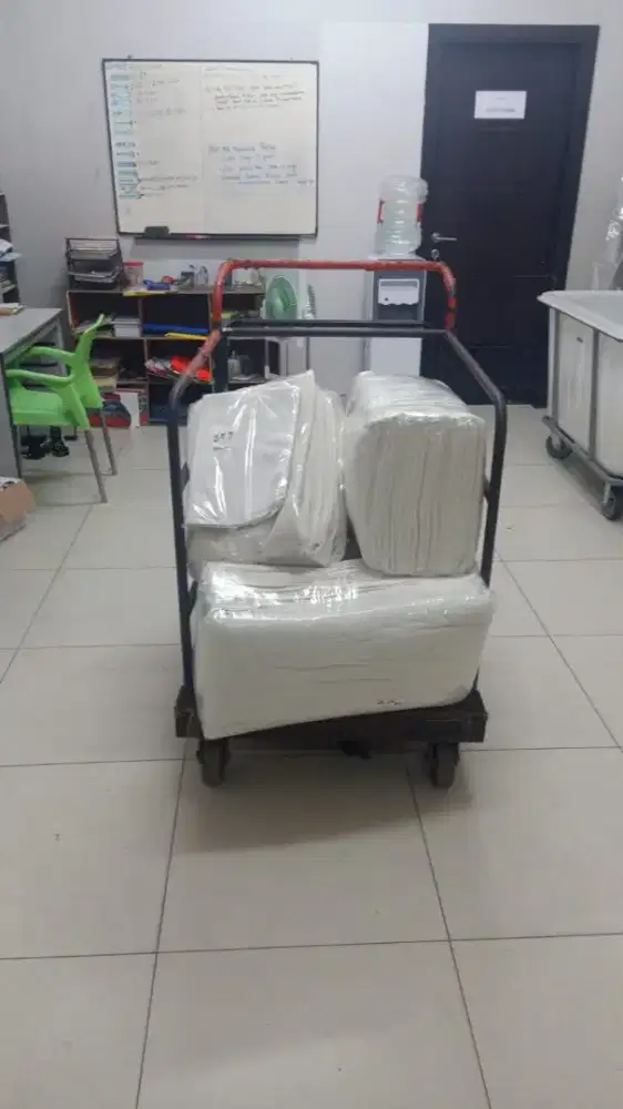 Pekerja untuk laundry