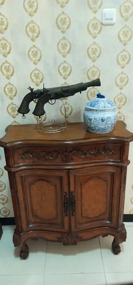 Meja antik dn hiasan py londo