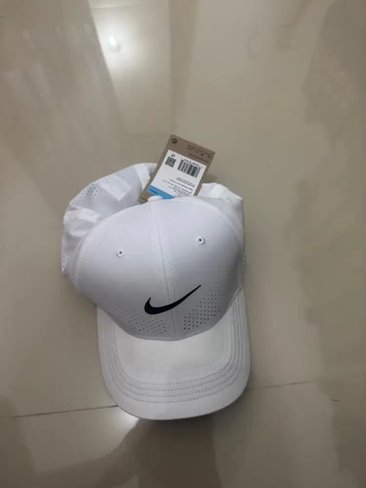 Topi nike putih pria