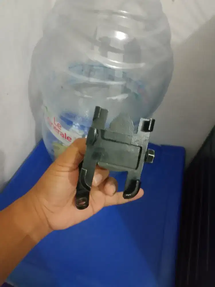 Holdel Hp di sepeda motor siap digunakan