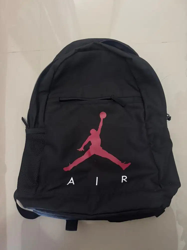 Tas jordan hitam