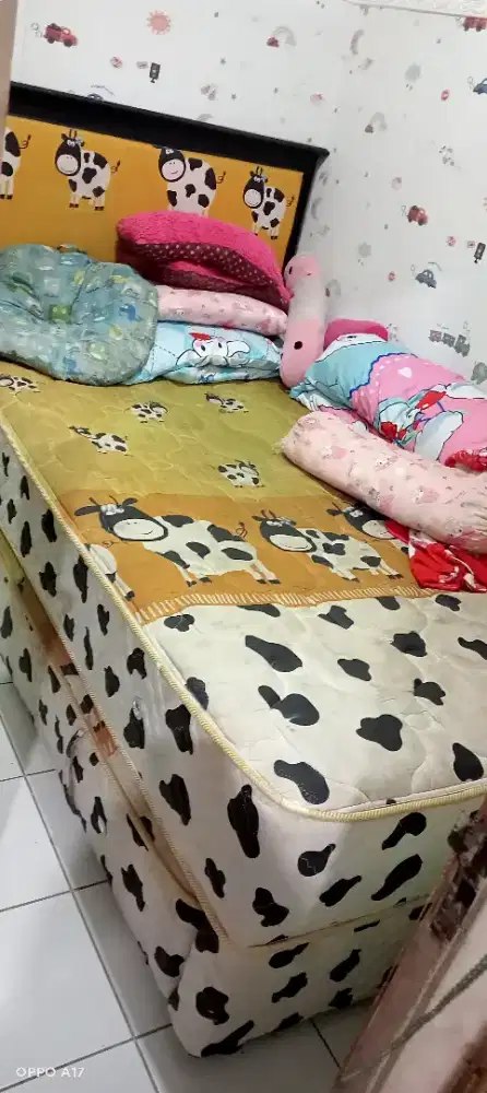 Spring bed atas bawah