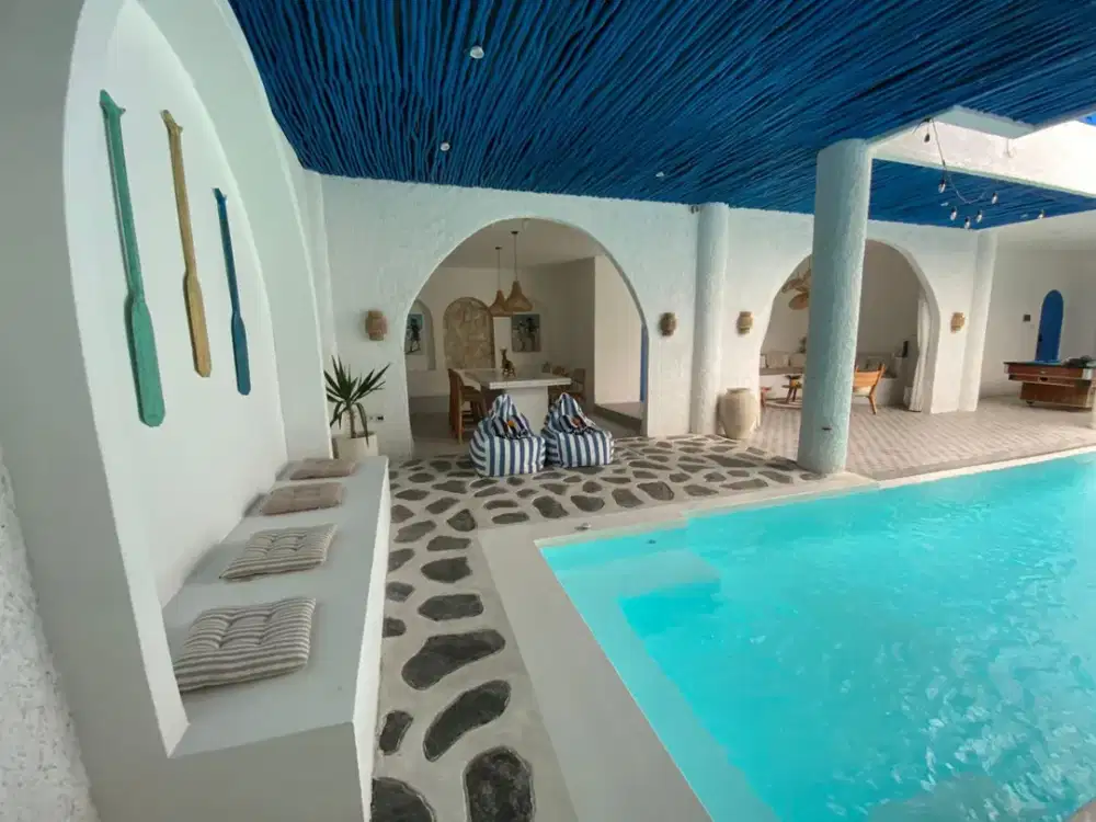 Dijual/ disewakan   Villa Modern Santorini di Jalan Merak Ungasan