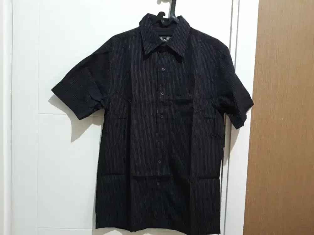 KEMEJA LENGAN PENDEK.
